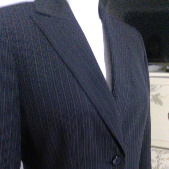 2 Piece Fully Lined Pant Suit Not Worn - Picture 2 of 8